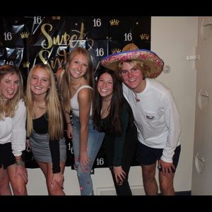 Meet your Posher, Avery